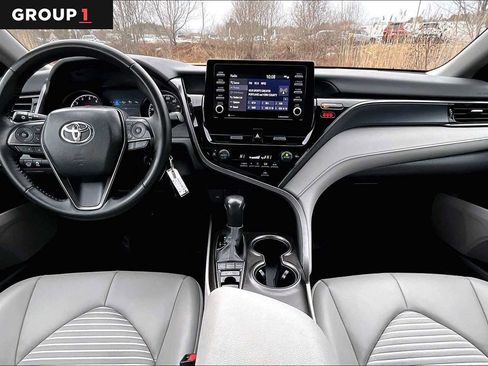 Used 2024 Toyota Camry SE image 16