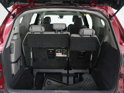 Used 2024 Toyota Sienna LE image 9