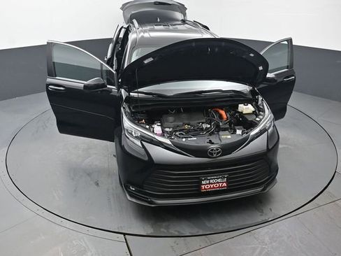 Certified 2026 Toyota Sienna XLE AWD/4WD image 59