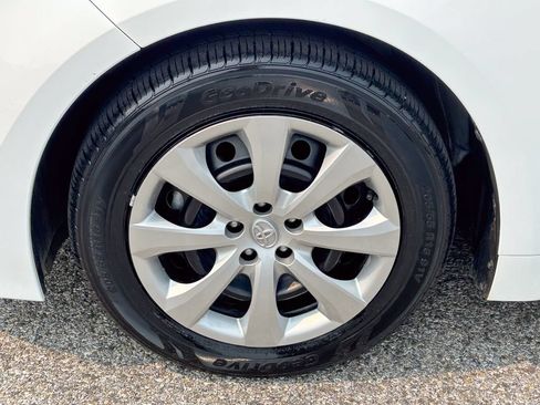Used 2025 Toyota Corolla LE FWD image 43