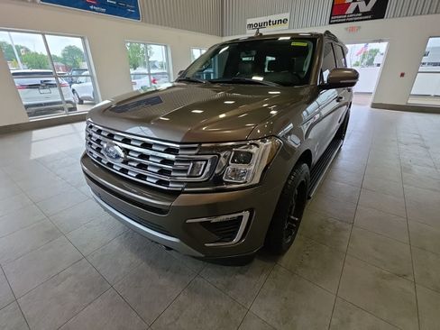 Used 2019 Ford Expedition Limited w/ Equipment Group 301A AWD/4WD image 2