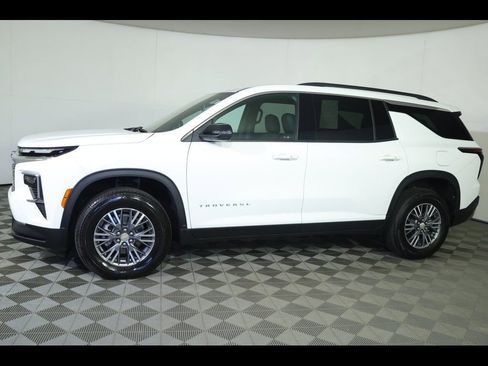Used 2025 Chevrolet Traverse LT AWD/4WD image 16