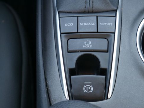 Used 2023 Toyota Camry XLE image 23