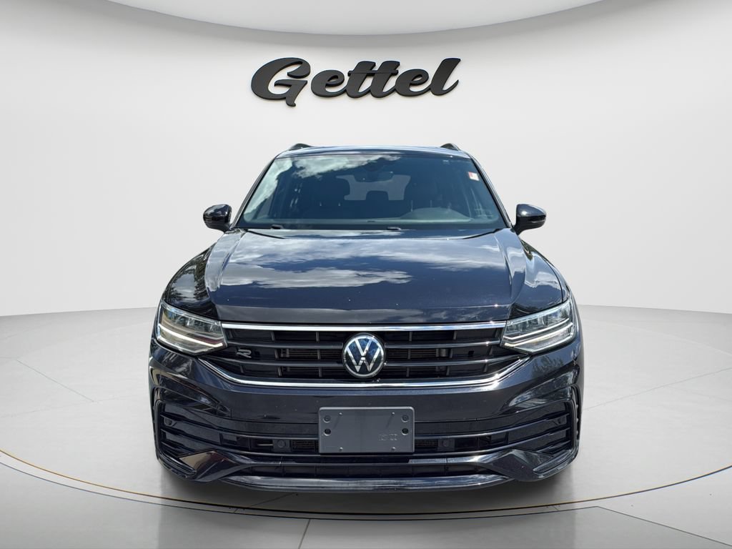 Used 2022 Volkswagen Tiguan SE R-Line AWD/4WD image 2