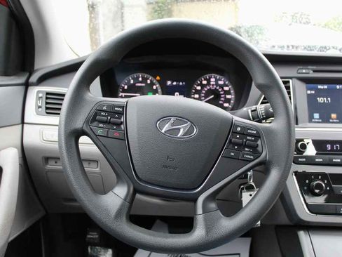 Used 2017 Hyundai Sonata SE image 14