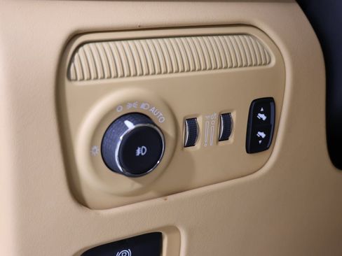 Used 2022 Jeep Grand Wagoneer Series III w/ Rear Seat Video Group 1 image 28