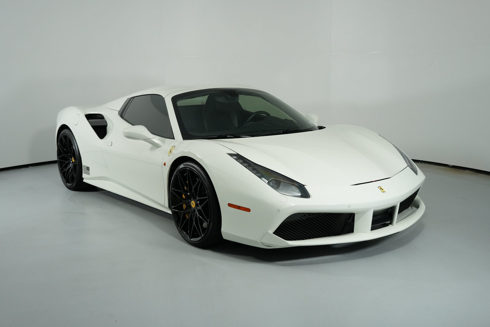 Used 2019 Ferrari 488 Spider RWD image 1
