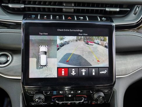 Used 2023 Jeep Grand Cherokee 4WD 4xe w/ Luxury Tech Group II image 34