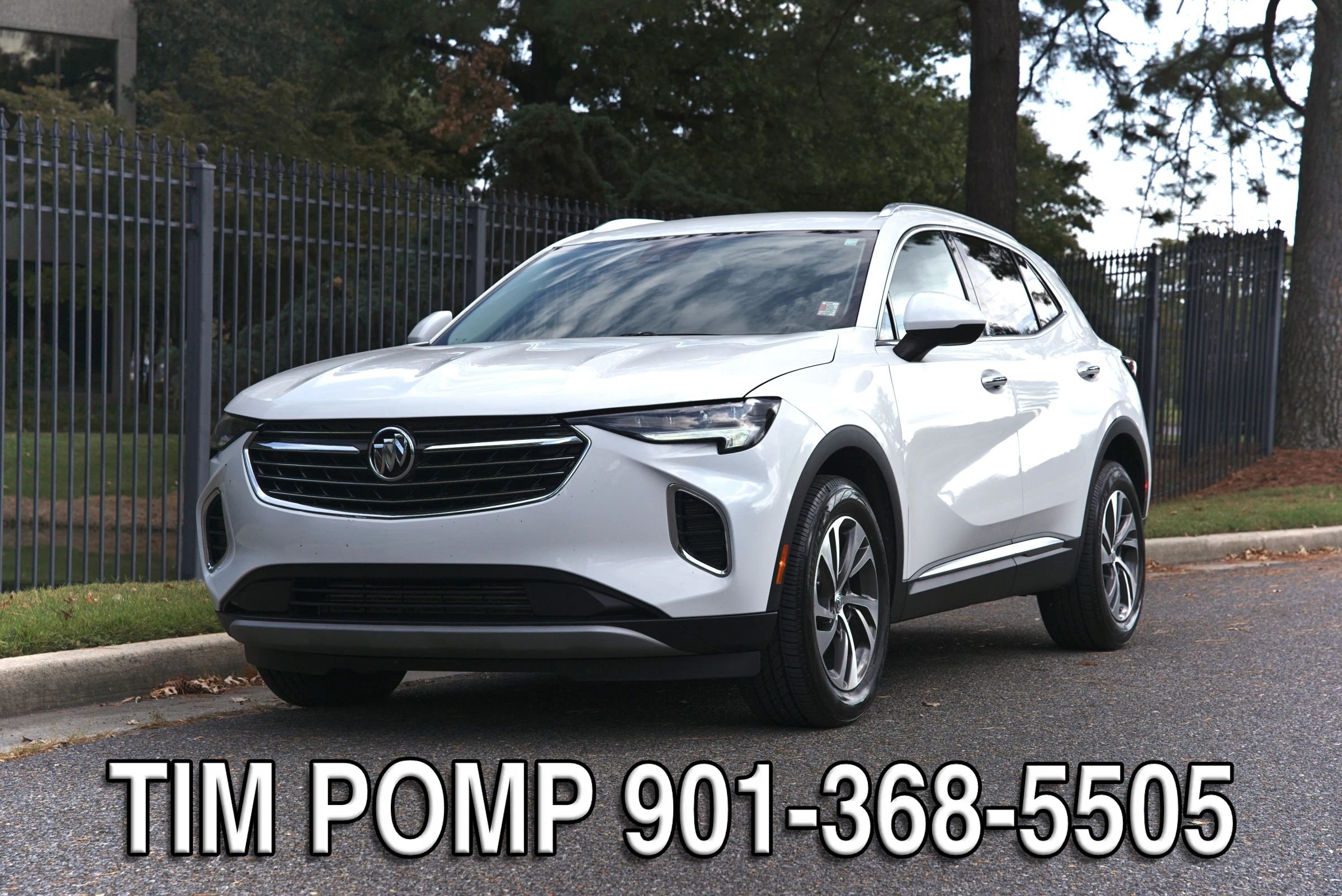 Used 2023 Buick Envision Essence FWD image 2