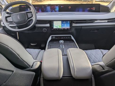 New 2026 Lincoln Navigator L Black Label AWD/4WD image 13