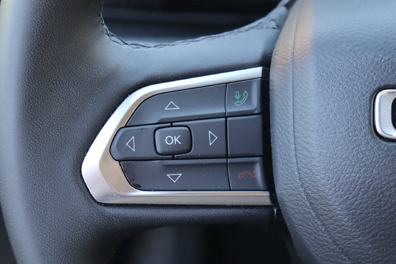 Used 2026 Jeep Compass Limited AWD/4WD image 12
