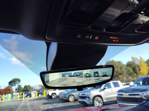 New 2026 Chevrolet Suburban Premier image 19