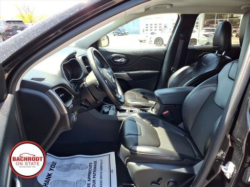 Used 2020 Jeep Cherokee Latitude Plus w/ Cold Weather Group AWD/4WD image 25