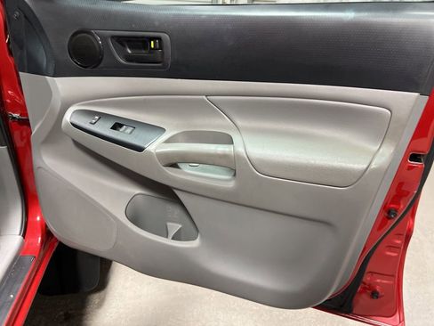 Used 2013 Toyota Tacoma PreRunner image 11