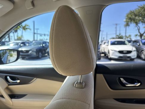 Used 2016 Nissan Rogue S w/ Appearance Package FWD image 16