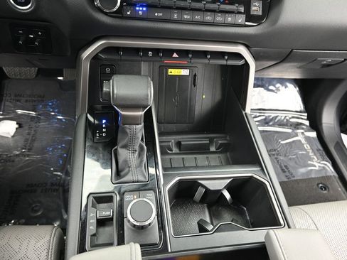 Used 2024 Toyota Tundra Limited w/ Power Package AWD/4WD image 19