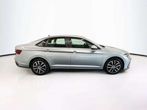 Used 2025 Volkswagen Jetta SE FWD image 10