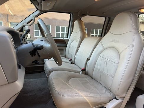 Used 2000 Ford F250 Lariat image 10