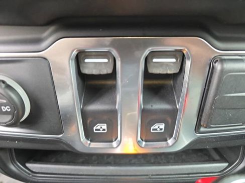 Used 2024 Jeep Wrangler Sport S image 30