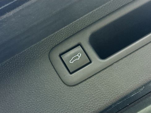 Used 2023 Toyota Highlander LE image 30