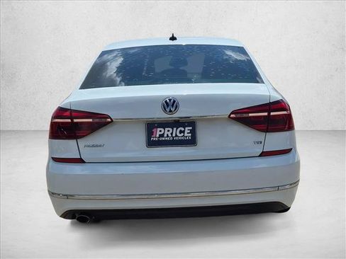 Used 2017 Volkswagen Passat 1.8T SE FWD image 6