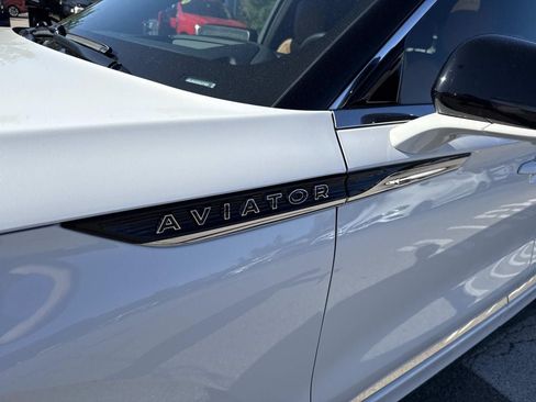 Used 2025 Lincoln Aviator Black Label AWD/4WD image 12