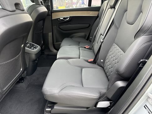 Used 2025 Volvo XC90 B6 Plus image 31