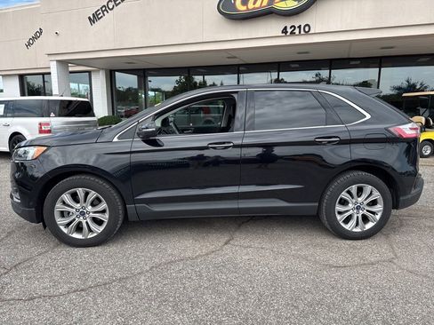Used 2020 Ford Edge Titanium w/ Equipment Group 301A AWD/4WD image 10