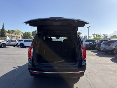 Used 2024 GMC Yukon SLT AWD/4WD image 15