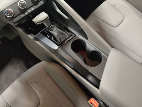 Used 2024 Hyundai Elantra SE FWD image 26