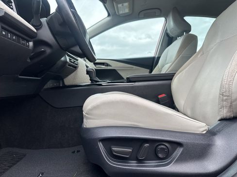 Used 2025 Toyota Camry XLE image 25