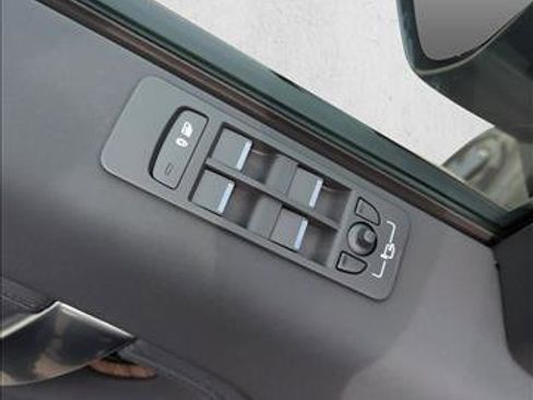 Certified 2024 Land Rover Discovery Sport S image 19