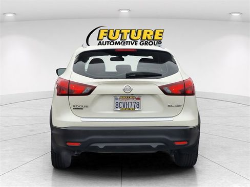 Used 2017 Nissan Rogue Sport SL image 8