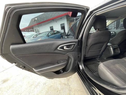 Used 2015 Chrysler 200 Limited w/ Convenience Group FWD image 7