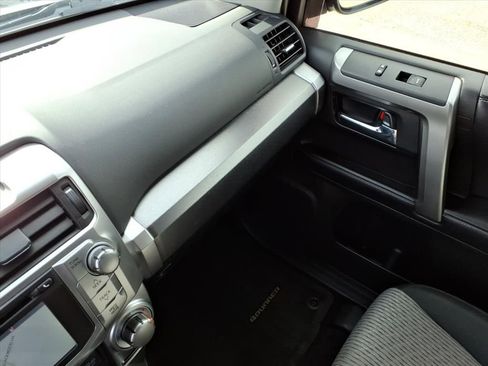 Used 2018 Toyota 4Runner SR5 image 31