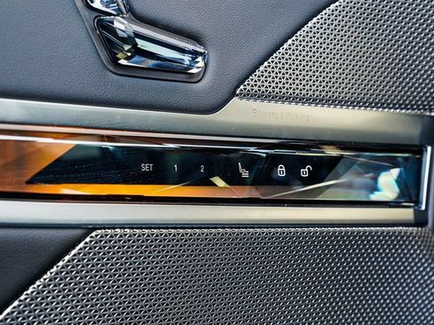 Used 2025 BMW 760i xDrive w/ Executive Package image 10