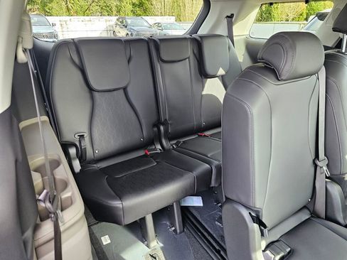 New 2026 Kia Carnival EX image 28