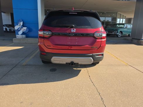 Used 2025 Honda Pilot TrailSport image 4