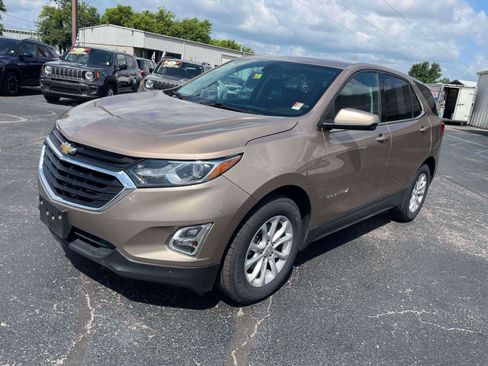 Used 2018 Chevrolet Equinox LT FWD image 2