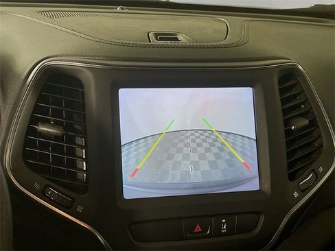 Used 2022 Jeep Cherokee Latitude w/ Trailer Tow Group image 14