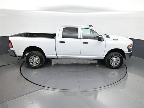 Used 2024 RAM 2500 Tradesman w/ Chrome Appearance Group image 17