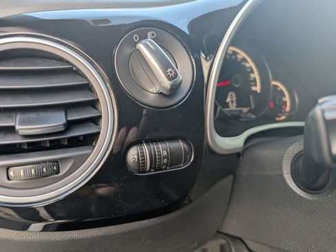 Used 2014 Volkswagen Beetle 2.5 image 13