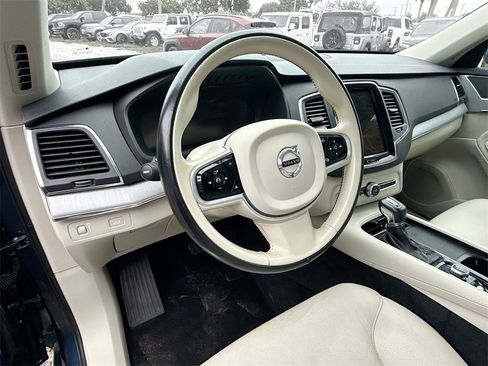 Used 2021 Volvo XC90 T5 Momentum w/ Climate Package image 12