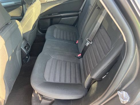 Used 2020 Ford Fusion SE FWD image 22