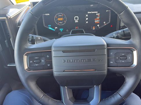 Used 2025 GMC Hummer EV 3X w/ LPO, Dark Essentials Package image 18