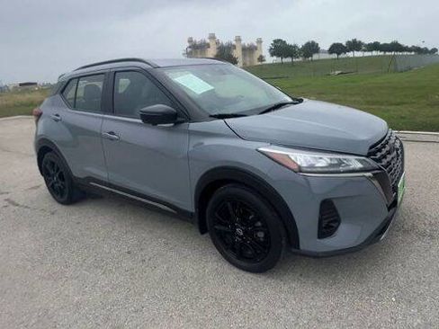 Used 2023 Nissan Kicks SR w/ SR Premium Package FWD image 2