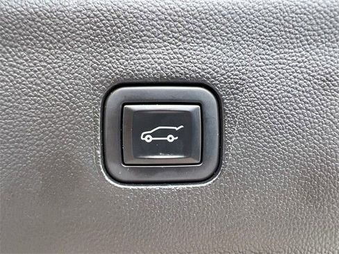 Used 2021 Buick Enclave Avenir w/ Avenir Technology Package image 17