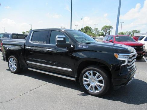 Used 2024 Chevrolet Silverado 1500 High Country w/ High Country Premium Package AWD/4WD image 4