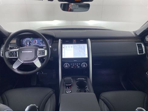 Used 2025 Land Rover Discovery S AWD/4WD image 13