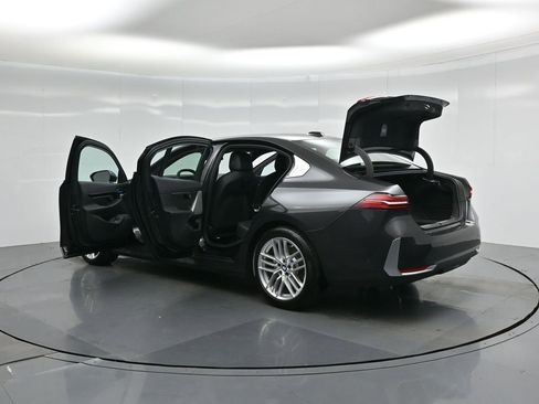 Used 2025 BMW 530i image 32